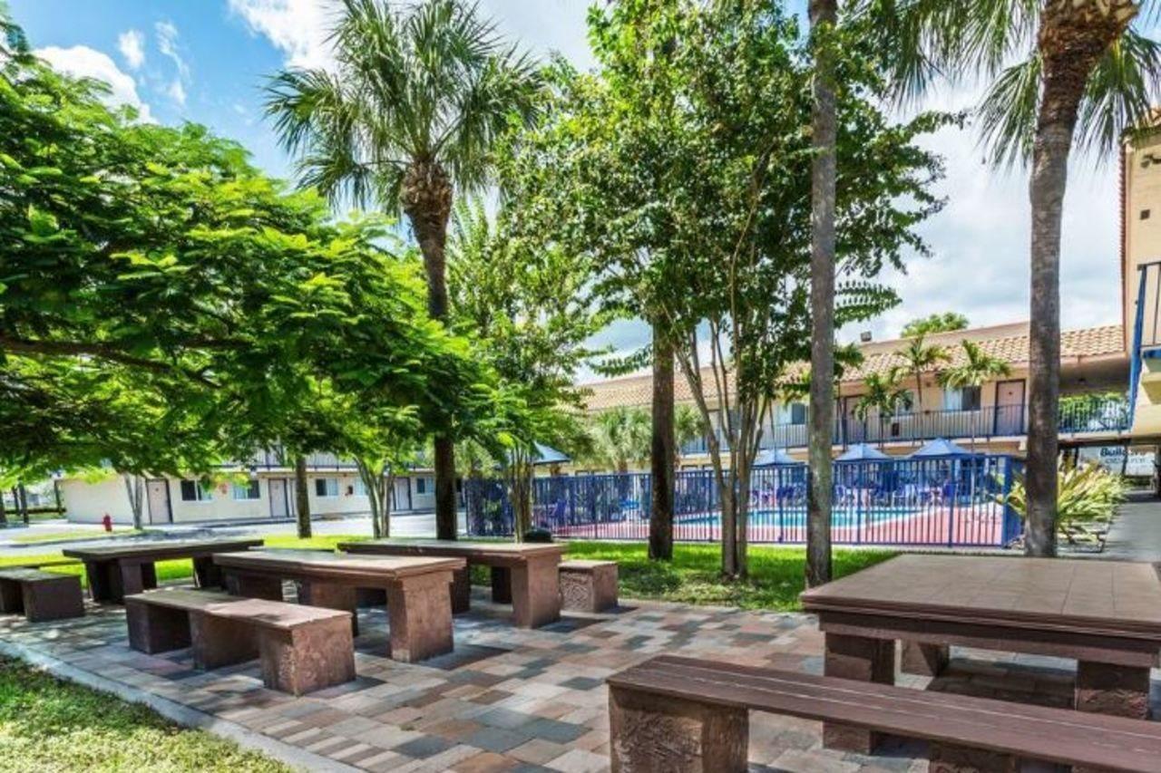 Motel 6 Riviera Beach Fl Esterno foto