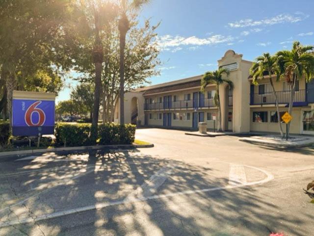 Motel 6 Riviera Beach Fl Esterno foto